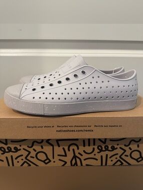 Men9 Native Wet Shoes Jefferson Bloom NIB Men 9 Women 11 Grey